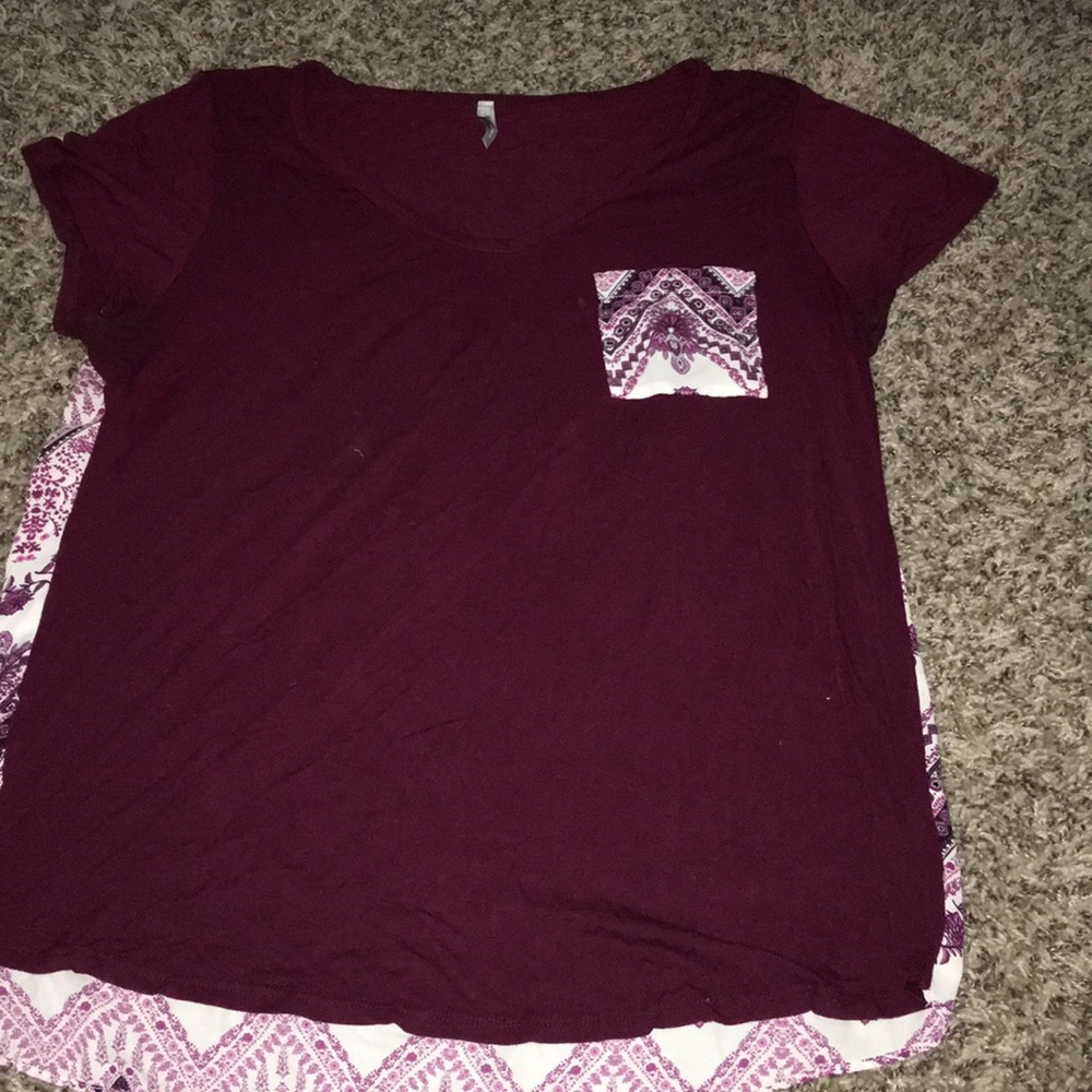 Short sleeve shirt.